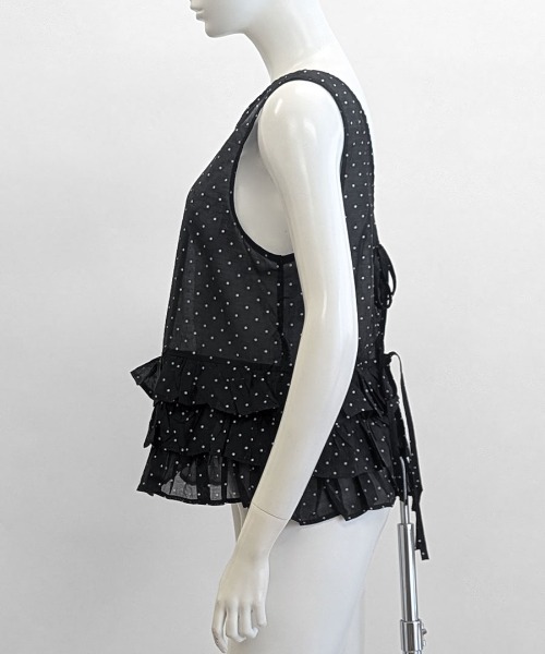 REMUR(レミュール)の「ドット柄シアーティアードノースリーブトップス(シャツ/ブラウス・レディース・ブラック/アイボリー・FREE)」の11枚目の写真
