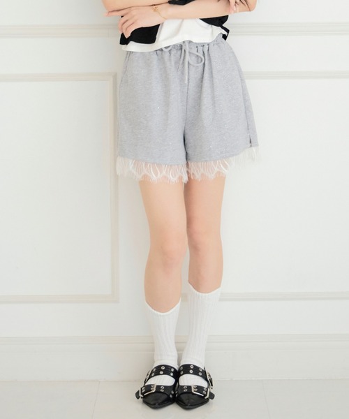 ALLuRing ChaRm(アリュリングチャーム)の「Lace Sweat Shorts / レーススウェットショーツ(スウェットパンツ・レディース・グレー・FREE)」の3枚目の写真