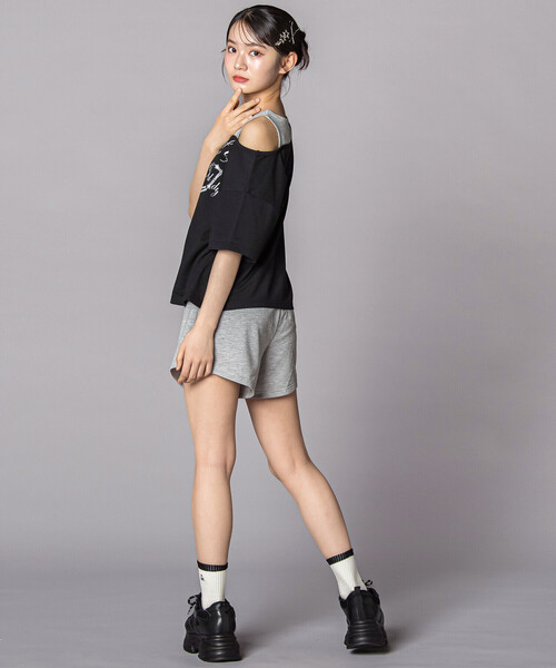 ZIDDY（ジディ）の「オフショルダー半袖Tシャツ＆パンツセット(130~160cm)（セットアップ・キッズ・ブラック/グレー・130cm/140cm/FREE/150cm）」の3枚目の写真