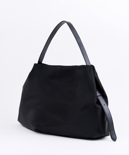 I BAG YOUR PARDON（アイバック ユア パードン）の「dimple BAG nylon (2 colors)（ショルダーバッグ・レディース・ブラック/Beige・FREE）」の4枚目の写真