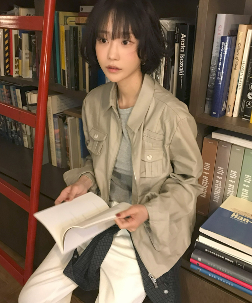 PLACE STUDIO（プレイススタジオ）の「ベーシックマルチポケットストラップポイントハイドブルゾンコットンジャケット[ベージュ]（デニムジャケット・レディース・ベージュ・FREE）」の6枚目の写真