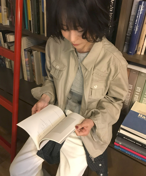 PLACE STUDIO（プレイススタジオ）の「ベーシックマルチポケットストラップポイントハイドブルゾンコットンジャケット[ベージュ]（デニムジャケット・レディース・ベージュ・FREE）」の7枚目の写真