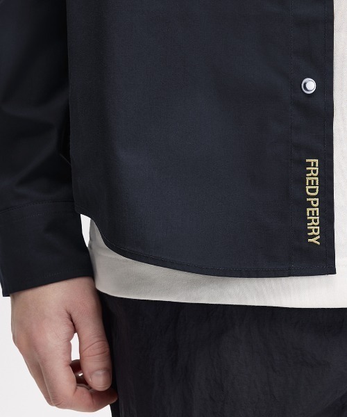 FRED PERRY（フレッドペリー）の「【先行予約受付中】Relaxed Cotton Overshirt／リラックスコットンオーバーシャツ（シャツ/ブラウス・メンズ・ネイビー・S/M/L）」の6枚目の写真