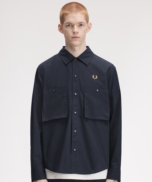 FRED PERRY（フレッドペリー）の「【先行予約受付中】Relaxed Cotton Overshirt／リラックスコットンオーバーシャツ（シャツ/ブラウス・メンズ・ネイビー・S/M/L）」の7枚目の写真