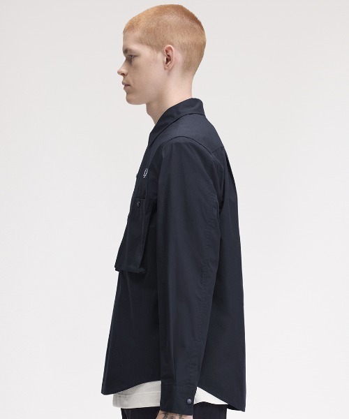 FRED PERRY（フレッドペリー）の「【先行予約受付中】Relaxed Cotton Overshirt／リラックスコットンオーバーシャツ（シャツ/ブラウス・メンズ・ネイビー・S/M/L）」の8枚目の写真