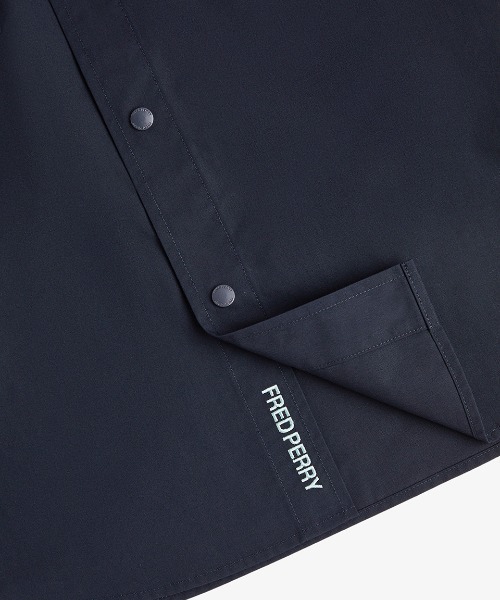 FRED PERRY（フレッドペリー）の「【先行予約受付中】Relaxed Cotton Overshirt／リラックスコットンオーバーシャツ（シャツ/ブラウス・メンズ・ネイビー・S/M/L）」の11枚目の写真