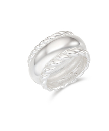 Double twist volume ring