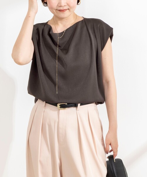 NOLLEY’S Sophi(ノーリーズソフィ)の「【BECシリーズ】《セットアップ対応》ウォッシャブルピーチサテンフレンチブラウス(シャツ/ブラウス・レディース・オフホワイト/チャコールグレー/ネイビー・38)」の1枚目の写真