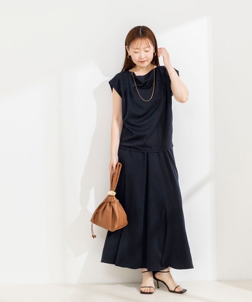 NOLLEY’S Sophi(ノーリーズソフィ)の「【BECシリーズ】《セットアップ対応》ウォッシャブルピーチサテンフレンチブラウス(シャツ/ブラウス・レディース・オフホワイト/チャコールグレー/ネイビー・38)」の6枚目の写真