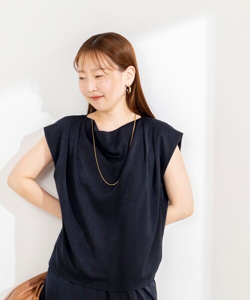 NOLLEY’S Sophi(ノーリーズソフィ)の「【BECシリーズ】《セットアップ対応》ウォッシャブルピーチサテンフレンチブラウス(シャツ/ブラウス・レディース・オフホワイト/チャコールグレー/ネイビー・38)」の7枚目の写真