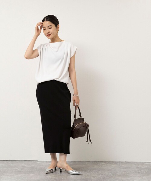 NOLLEY’S Sophi(ノーリーズソフィ)の「【BECシリーズ】《セットアップ対応》ウォッシャブルピーチサテンフレンチブラウス(シャツ/ブラウス・レディース・オフホワイト/チャコールグレー/ネイビー・38)」の15枚目の写真