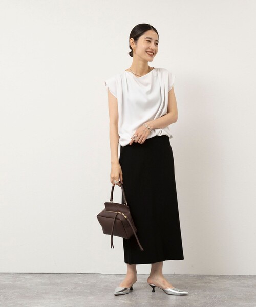 NOLLEY’S Sophi(ノーリーズソフィ)の「【BECシリーズ】《セットアップ対応》ウォッシャブルピーチサテンフレンチブラウス(シャツ/ブラウス・レディース・オフホワイト/チャコールグレー/ネイビー・38)」の16枚目の写真
