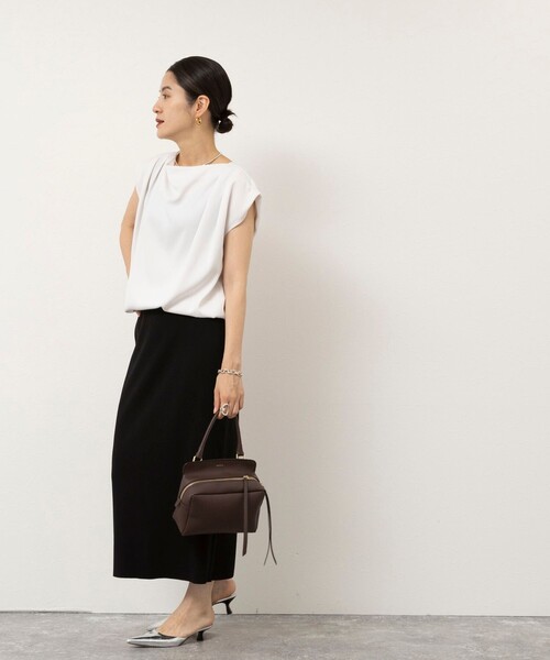 NOLLEY’S Sophi(ノーリーズソフィ)の「【BECシリーズ】《セットアップ対応》ウォッシャブルピーチサテンフレンチブラウス(シャツ/ブラウス・レディース・オフホワイト/チャコールグレー/ネイビー・38)」の17枚目の写真