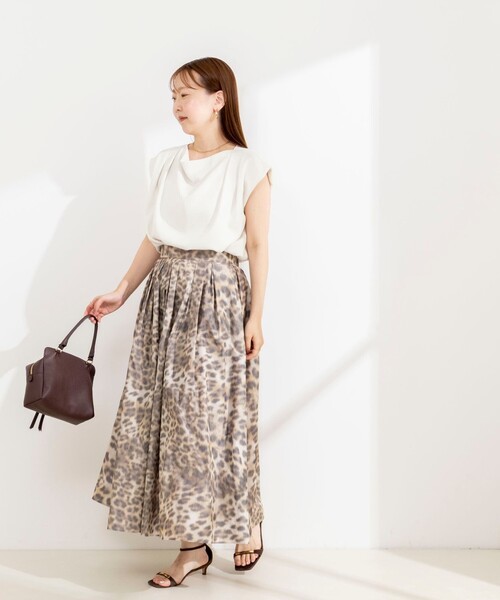 NOLLEY’S Sophi(ノーリーズソフィ)の「【BECシリーズ】《セットアップ対応》ウォッシャブルピーチサテンフレンチブラウス(シャツ/ブラウス・レディース・オフホワイト/チャコールグレー/ネイビー・38)」の21枚目の写真