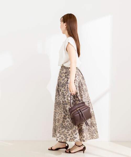 NOLLEY’S Sophi(ノーリーズソフィ)の「【BECシリーズ】《セットアップ対応》ウォッシャブルピーチサテンフレンチブラウス(シャツ/ブラウス・レディース・オフホワイト/チャコールグレー/ネイビー・38)」の22枚目の写真
