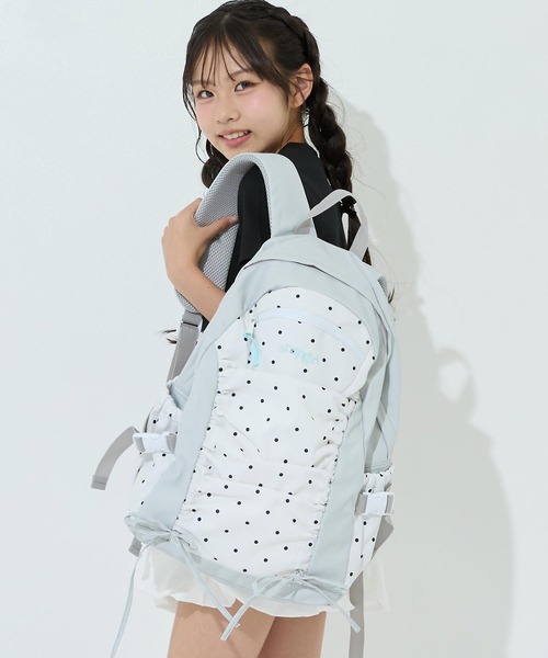 ANAP GiRL(アナップガール)の「【12L】シャーリングリボンリュック(ショルダーバッグ・キッズ・ブラック/ライトグレー/サックスブルー・F)」の11枚目の写真
