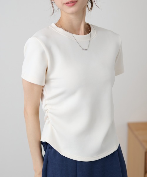 DAYRA(デイラ)の「クルーネック サイド シャーリング 半袖 トップス(Tシャツ/カットソー・レディース・ライトグレー/ホワイト/ブラック・FREE)」の1枚目の写真