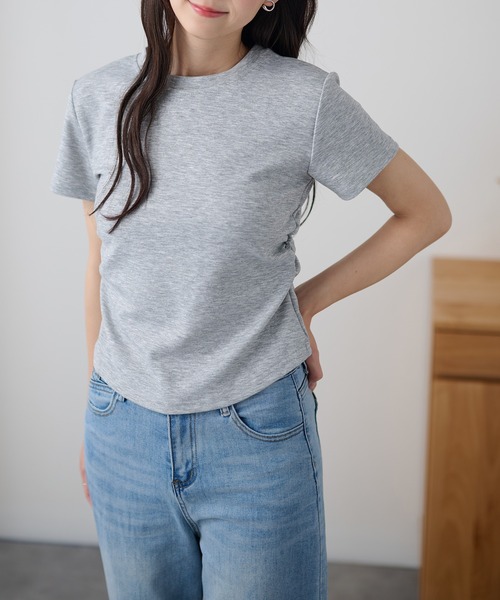DAYRA(デイラ)の「クルーネック サイド シャーリング 半袖 トップス(Tシャツ/カットソー・レディース・ライトグレー/ホワイト/ブラック・FREE)」の3枚目の写真
