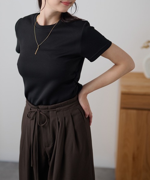 DAYRA(デイラ)の「クルーネック サイド シャーリング 半袖 トップス(Tシャツ/カットソー・レディース・ライトグレー/ホワイト/ブラック・FREE)」の8枚目の写真