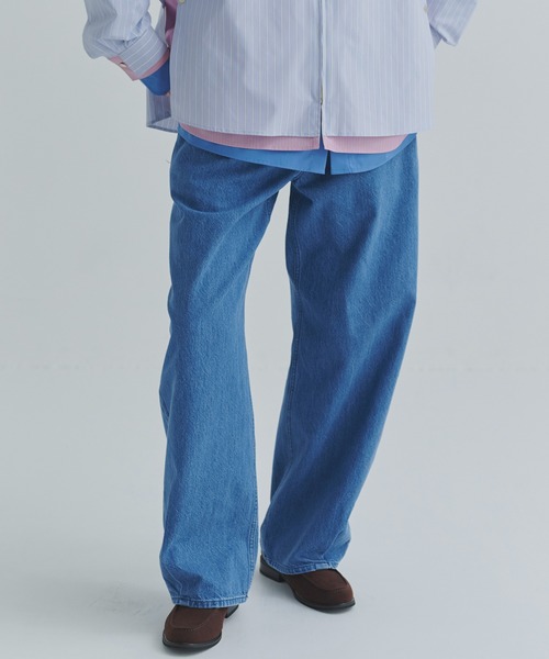 CULLNI(クルニ)の「Heavy Bleach Wash Waist & Hem Tuck 12oz Denim Wide Pants(デニムパンツ・メンズ・ブルー/ライトブルー・2/1)」の2枚目の写真