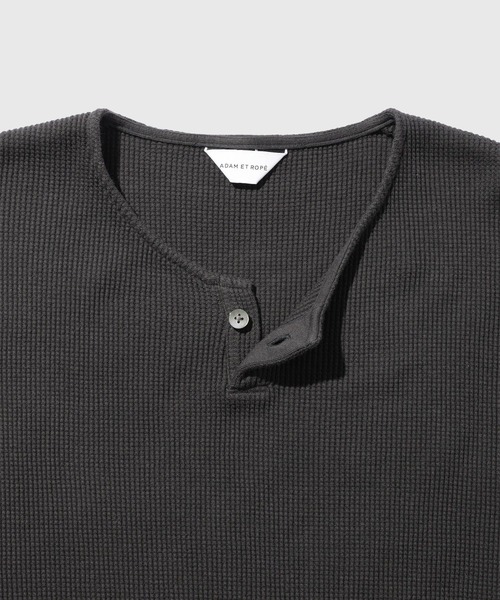 ADAM ET ROPE'(アダムエロペ)の「ヘビーワッフルヘンリーネックロングTシャツ(Tシャツ/カットソー・メンズ・ブラック/ホワイト/チャコールグレー・M/L)」の16枚目の写真