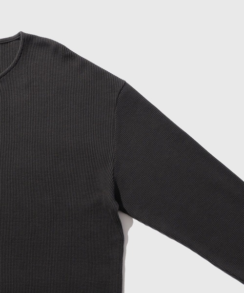 ADAM ET ROPE'(アダムエロペ)の「ヘビーワッフルヘンリーネックロングTシャツ(Tシャツ/カットソー・メンズ・ブラック/ホワイト/チャコールグレー・M/L)」の18枚目の写真
