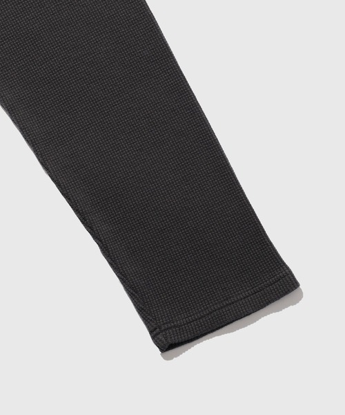 ADAM ET ROPE'(アダムエロペ)の「ヘビーワッフルヘンリーネックロングTシャツ(Tシャツ/カットソー・メンズ・ブラック/ホワイト/チャコールグレー・M/L)」の19枚目の写真