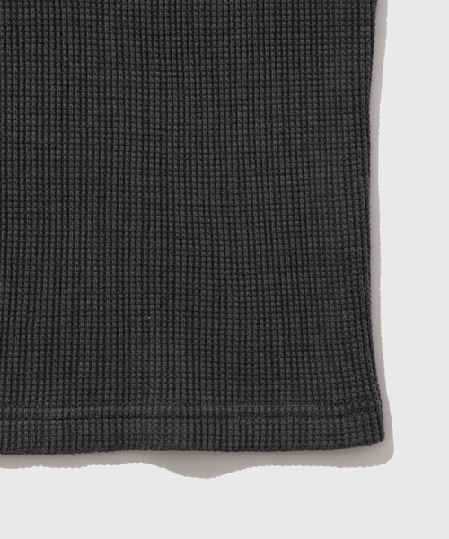 ADAM ET ROPE'(アダムエロペ)の「ヘビーワッフルヘンリーネックロングTシャツ(Tシャツ/カットソー・メンズ・ブラック/ホワイト/チャコールグレー・M/L)」の20枚目の写真