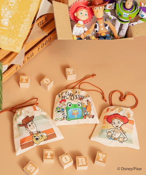 BRANSHES(ブランシェス)の「【TOY STORY/トイ・ストーリー】キャラクタープリント巾着(バックパック/リュック・キッズ・レッド/ブラウン/アイボリー・FREE)」の4枚目の写真