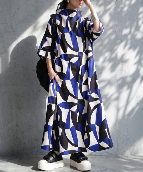 antiqua(アンティカ)の「幾何学柄 ジオメトリック柄 ボトルネック ワンピース(ワンピース・レディース・その他・ONESIZE)」の1枚目の写真