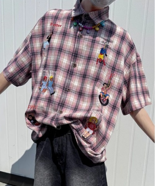 DOUBLE STEAL(ダブルスティール)の「DSイラスト刺繍チェック半袖シャツ(シャツ/ブラウス・メンズ・ブルー/ピンク・MEDIUM/X-LARGE/LARGE)」の1枚目の写真