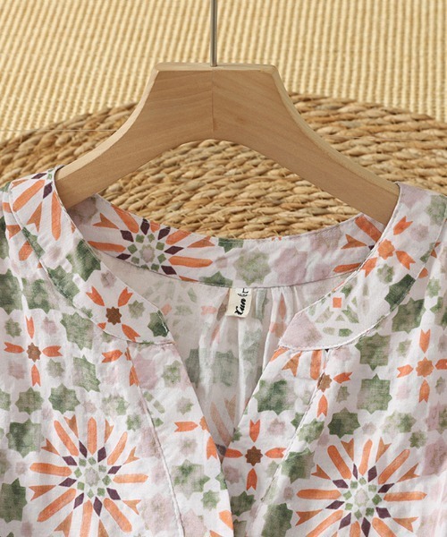AMAJI(アマジ)の「Vネック エスニックプリント 5分袖 コットンシャツ(シャツ/ブラウス・レディース・マルチ・X-LARGE/LARGE/MEDIUM)」の3枚目の写真