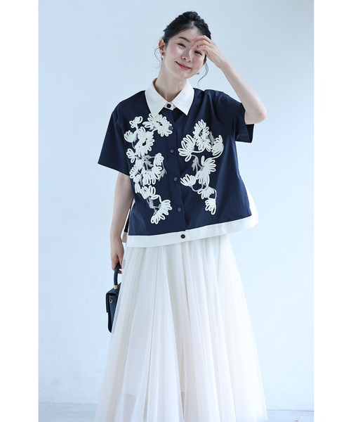 cawaii(カワイイ)の「(紺)コード刺繍で描く花モチーフシャツトップス(シャツ/ブラウス・レディース・ネイビー・FREE)」の6枚目の写真