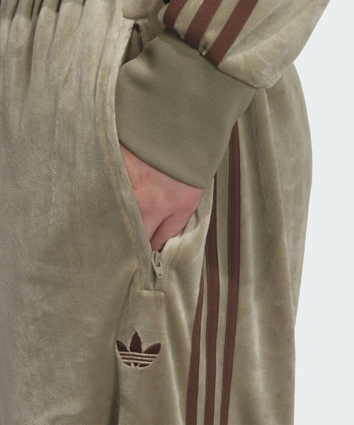 adidas（アディダス）の「FB TPベロア / ファイヤーバード トラックパンツ ベロア / ジャージ / アディダスオリジナルス adidas Originals（その他パンツ・メンズ・ベージュ・XX-LARGE/XX-SMALL/3XL/LARGE/MEDIUM/SMALL/X-LARGE/X-SMALL）」の6枚目の写真
