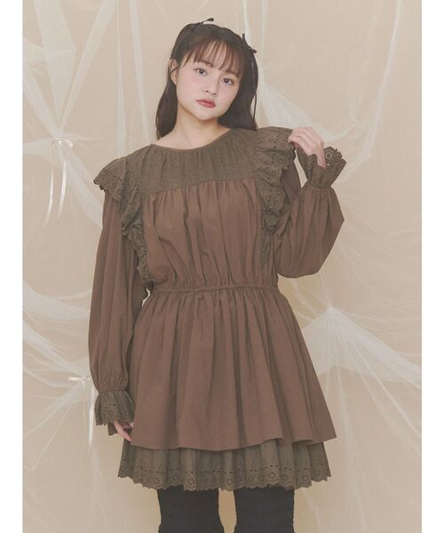 merry jenny（メリージェニー）の「lace panelギャザーワンピース（ワンピース・レディース・チャコールグレー/ブラウン/オフホワイト・FREE）」の3枚目の写真