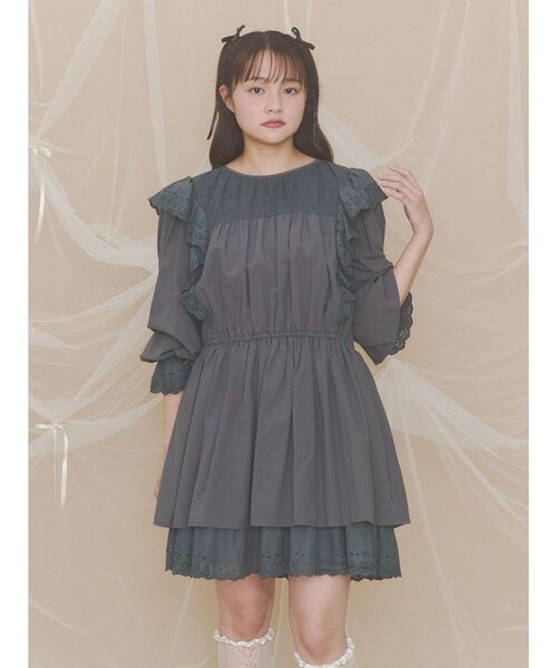 merry jenny（メリージェニー）の「lace panelギャザーワンピース（ワンピース・レディース・チャコールグレー/ブラウン/オフホワイト・FREE）」の4枚目の写真