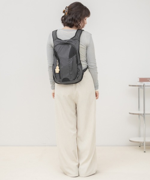 HEILIS(ヘイリス)の「チェック柄バックパック/ リュック レディース バックパック デイパック チェック柄 ナイロンバッグ 軽量 大容量 A4収納 PC収納 通勤 通学 旅行 カジュアル 韓国ファッション 韓国コーデ シンプル 秋 秋服 秋コーデ 秋冬 秋冬コーデ 長袖コーデ スウェット パーカー ライトアウター ノームコア ブラック グレー(バックパック/リュック・レディース・グレー/ブラック・FREE)」の9枚目の写真