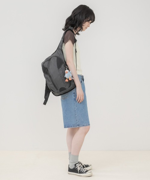 HEILIS(ヘイリス)の「チェック柄バックパック/ リュック レディース バックパック デイパック チェック柄 ナイロンバッグ 軽量 大容量 A4収納 PC収納 通勤 通学 旅行 カジュアル 韓国ファッション 韓国コーデ シンプル 秋 秋服 秋コーデ 秋冬 秋冬コーデ 長袖コーデ スウェット パーカー ライトアウター ノームコア ブラック グレー(バックパック/リュック・レディース・グレー/ブラック・FREE)」の4枚目の写真