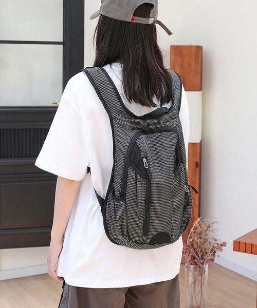 HEILIS(ヘイリス)の「チェック柄バックパック/ リュック レディース バックパック デイパック チェック柄 ナイロンバッグ 軽量 大容量 A4収納 PC収納 通勤 通学 旅行 カジュアル 韓国ファッション 韓国コーデ シンプル 秋 秋服 秋コーデ 秋冬 秋冬コーデ 長袖コーデ スウェット パーカー ライトアウター ノームコア ブラック グレー(バックパック/リュック・レディース・グレー/ブラック・FREE)」の12枚目の写真