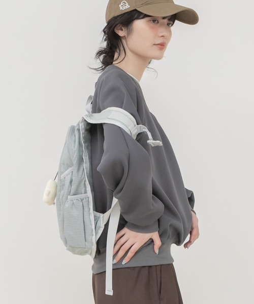HEILIS(ヘイリス)の「チェック柄バックパック/ リュック レディース バックパック デイパック チェック柄 ナイロンバッグ 軽量 大容量 A4収納 PC収納 通勤 通学 旅行 カジュアル 韓国ファッション 韓国コーデ シンプル 秋 秋服 秋コーデ 秋冬 秋冬コーデ 長袖コーデ スウェット パーカー ライトアウター ノームコア ブラック グレー(バックパック/リュック・レディース・グレー/ブラック・FREE)」の15枚目の写真