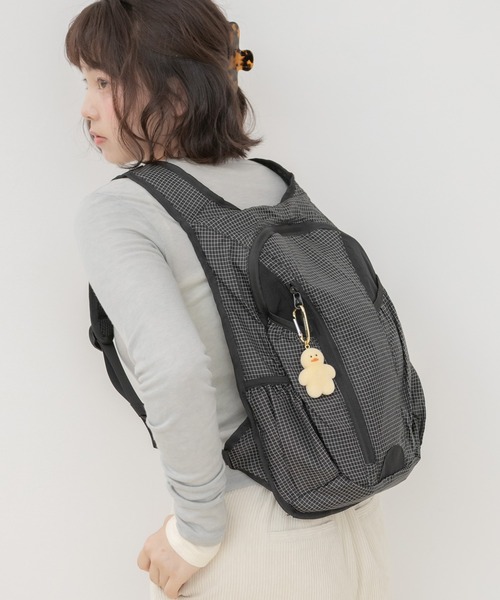 HEILIS(ヘイリス)の「チェック柄バックパック/ リュック レディース バックパック デイパック チェック柄 ナイロンバッグ 軽量 大容量 A4収納 PC収納 通勤 通学 旅行 カジュアル 韓国ファッション 韓国コーデ シンプル 秋 秋服 秋コーデ 秋冬 秋冬コーデ 長袖コーデ スウェット パーカー ライトアウター ノームコア ブラック グレー(バックパック/リュック・レディース・グレー/ブラック・FREE)」の5枚目の写真