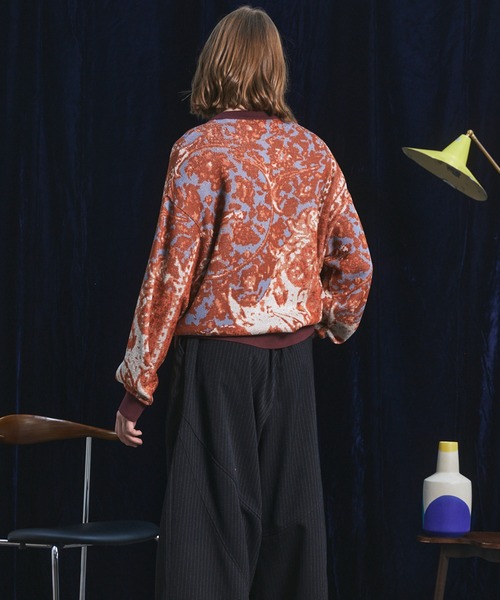 MAISON SPECIAL(メゾンスペシャル)の「《UNISEX》All-over Paisley Jacquard Prime-Over Crew Neck Knit Tops/ペイズリー総柄ジャガードプライムーオーバークルーネックニット【MAISON SPECIAL/メゾンスペシャル】(ニット/セーター・メンズ・オレンジ/ブラック・0/1/2)」の9枚目の写真