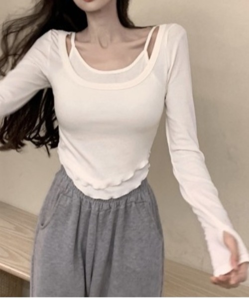 Vini（ヴィニ）の「レイヤード風キャミソールデザイン長袖カットソー（Tシャツ/カットソー・レディース・アイボリー・MEDIUM）」の2枚目の写真