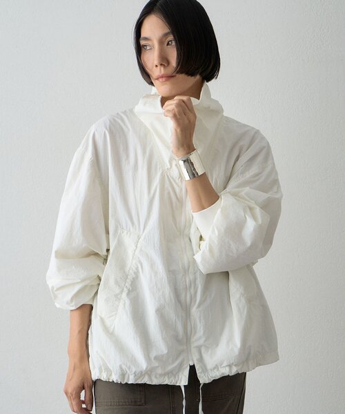 Whim Gazette(ウィムガゼット)の「【KATHARINE HAMNETT】ハイネックジップジャケット(ナイロンジャケット・レディース・オフホワイト/モカ・FREE)」の5枚目の写真