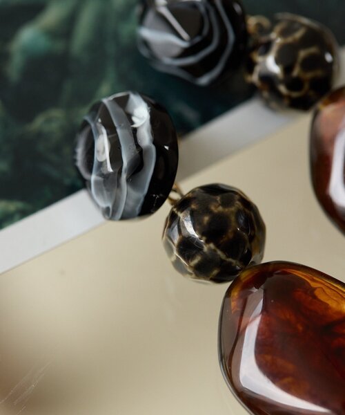ear PAPILLONNER(イアパピヨネ)の「柄入り樹脂ボールピアス《チタンポスト》(ピアス(両耳用)・レディース・アイボリー/ブラック・FREE)」の12枚目の写真
