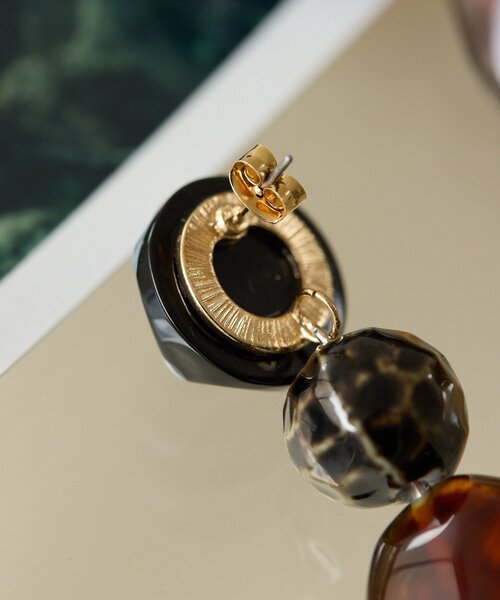 ear PAPILLONNER(イアパピヨネ)の「柄入り樹脂ボールピアス《チタンポスト》(ピアス(両耳用)・レディース・アイボリー/ブラック・FREE)」の10枚目の写真