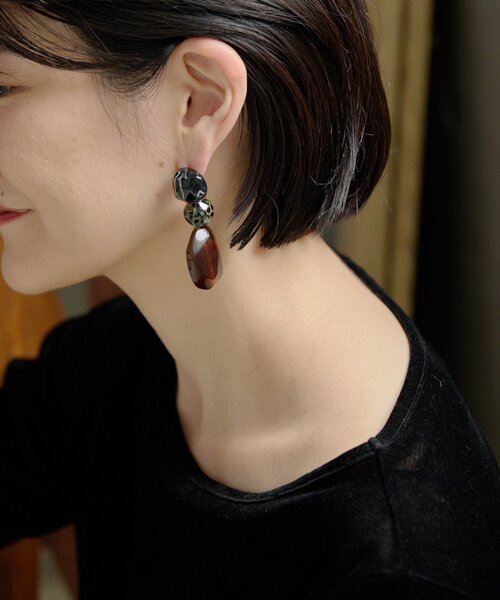 ear PAPILLONNER(イアパピヨネ)の「柄入り樹脂ボールピアス《チタンポスト》(ピアス(両耳用)・レディース・アイボリー/ブラック・FREE)」の9枚目の写真