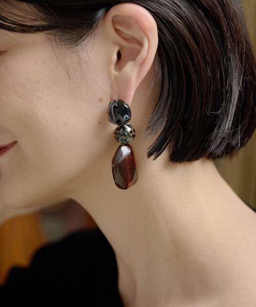 ear PAPILLONNER(イアパピヨネ)の「柄入り樹脂ボールピアス《チタンポスト》(ピアス(両耳用)・レディース・アイボリー/ブラック・FREE)」の8枚目の写真