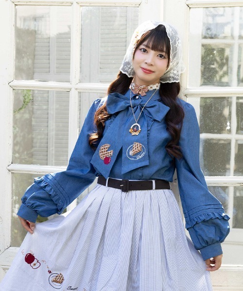 axes femme POETIQUE（アクシーズファムポエティック）の「スウィートアップルパイＢＬ（シャツ/ブラウス・レディース・ブルー/ホワイト・MEDIUM）」の7枚目の写真