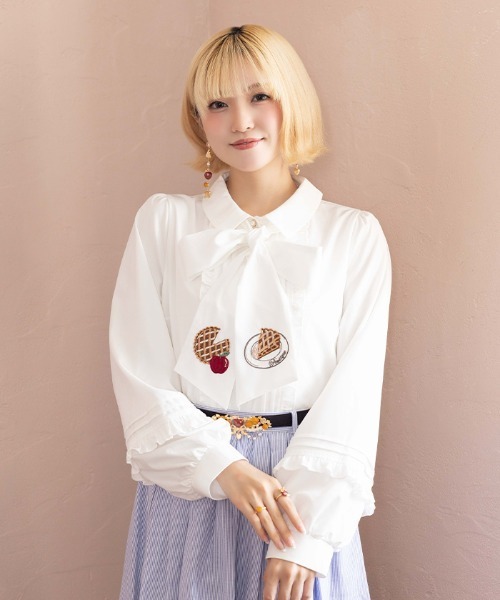 axes femme POETIQUE（アクシーズファムポエティック）の「スウィートアップルパイＢＬ（シャツ/ブラウス・レディース・ブルー/ホワイト・MEDIUM）」の9枚目の写真